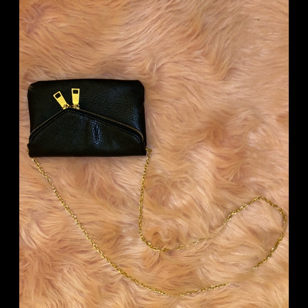 Black crossbody with gold chain